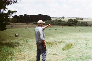 man wearing gray long-sleeved shirt on green grass field in Australia